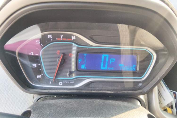 Used Chevrolet Aveo Sonic 2014 Sedan 1.4SL AT Stylish Sunroof Edition Instrument Cluster