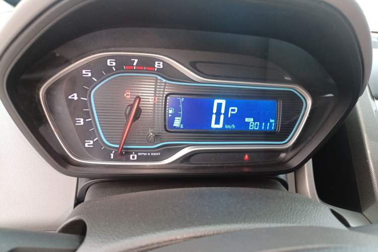 Used Chevrolet Aveo Sonic 2014 Sedan 1.4SL AT Stylish Sunroof Edition Instrument Cluster
