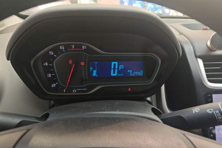 Used Chevrolet Aveo Sonic 2014 Sedan 1.4SL AT Stylish Sunroof Edition Instrument Cluster