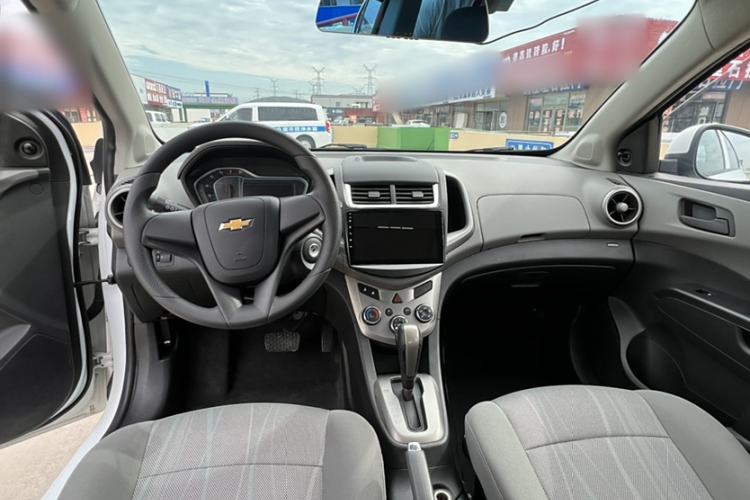 Used Chevrolet Aveo Sonic 2014 Sedan 1.4SL AT Stylish Sunroof Edition Interior 1