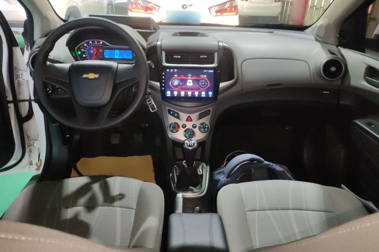 Used Chevrolet Aveo Sonic 2014 Sedan 1.4SL MT Comfort Edition Interior 2
