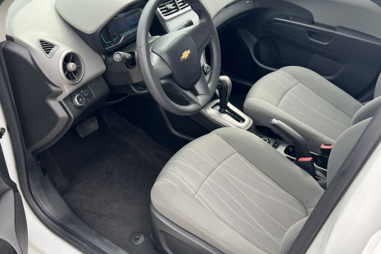 Used Chevrolet Aveo Sonic 2014 Sedan 1.4SL AT Stylish Sunroof Edition Interior 2