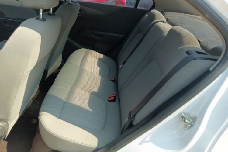 Used Chevrolet Aveo Sonic 2014 Sedan 1.4 SL MT Comfort Edition Interior 7