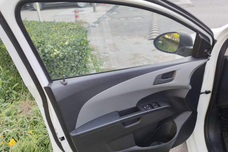 Used Chevrolet Aveo Sonic 2014 Sedan 1.4 SL MT Comfort Edition Left Front Door Interior