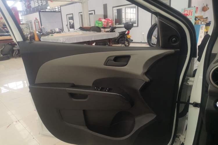 Used Chevrolet Aveo Sonic 2014 Sedan 1.4SL MT Comfort Edition Left Front Door Interior