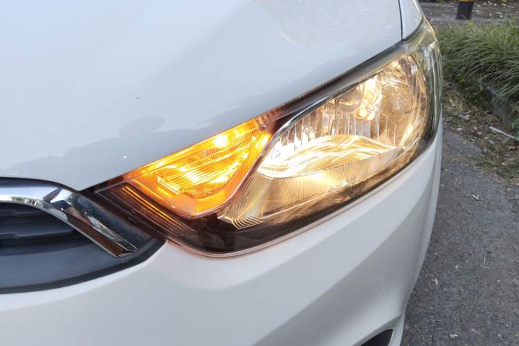 Used Chevrolet Aveo Sonic 2014 Sedan 1.4 SL MT Comfort Edition Left Front Headlight