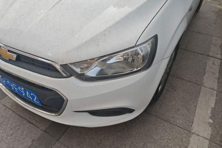 Used Chevrolet Aveo Sonic 2014 Sedan 1.4SL AT Stylish Sunroof Edition Left Front Headlight