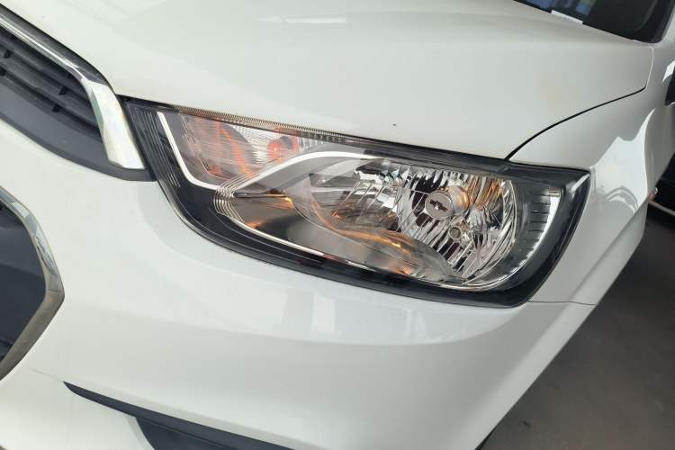 Used Chevrolet Aveo Sonic 2014 Sedan 1.4SL MT Comfort Edition Left Front Headlight