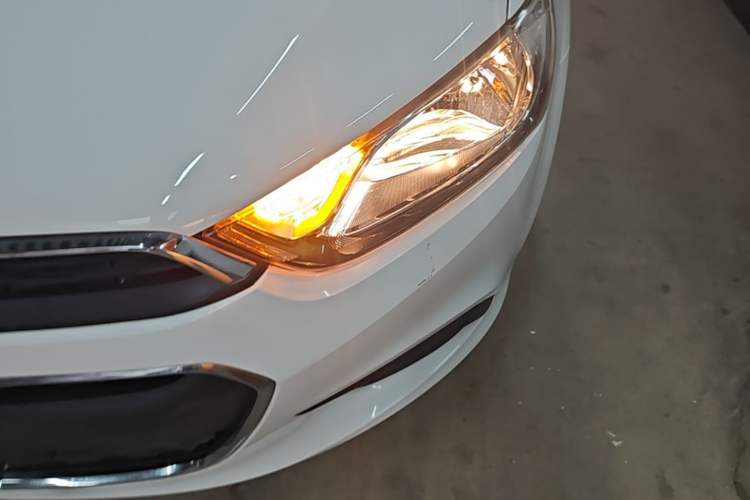 Used Chevrolet Aveo Sonic 2014 Sedan 1.4SL AT Fashion Edition Left Front Headlight
