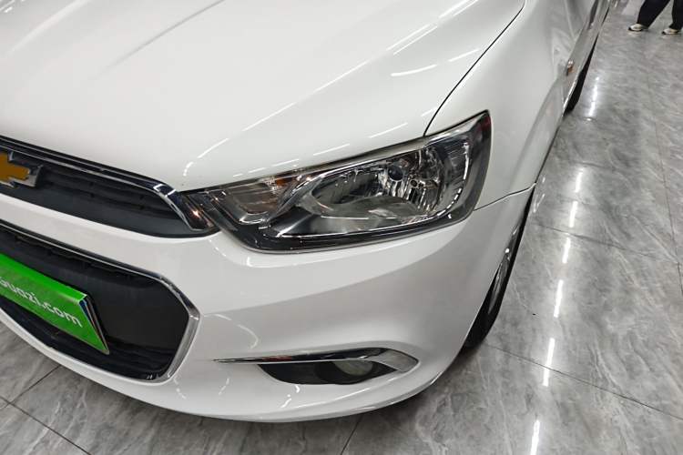 Used Chevrolet Aveo Sonic 2014 Hatchback 1.4SE AT Comfort Edition Left Front Headlight
