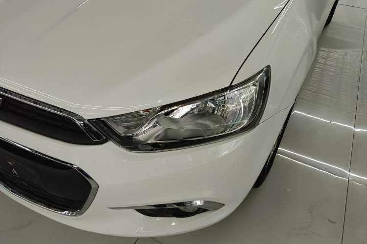 Used Chevrolet Aveo Sonic 2014 Hatchback 1.6 SX AT Fashion Edition Left Front Headlight