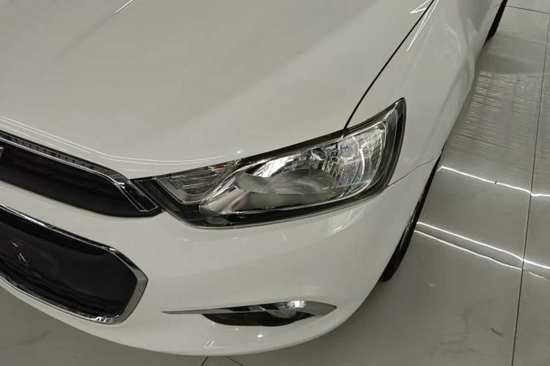 Used Chevrolet Aveo Sonic 2014 Hatchback 1.6 SX AT Fashion Edition Left Front Headlight