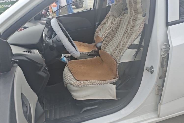 Used Chevrolet Aveo Sonic 2014 Sedan 1.4 SL MT Comfort Edition Left Front Seat