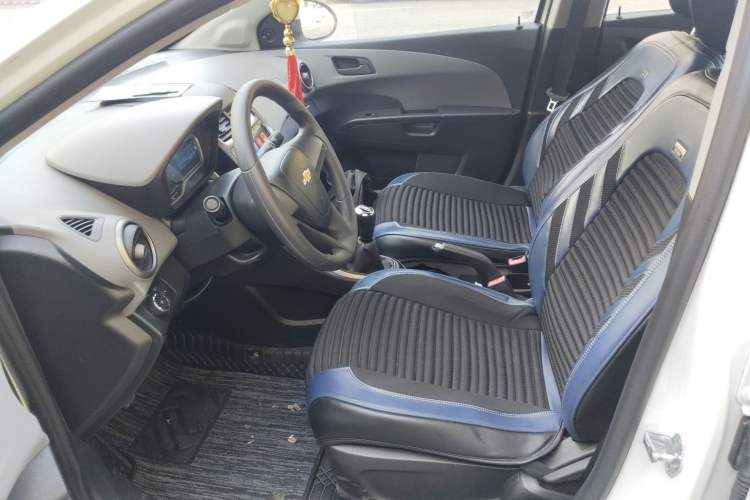 Used Chevrolet Aveo Sonic 2014 Sedan 1.4 SL MT Comfort Edition Left Front Seat