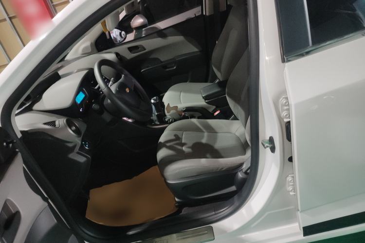 Used Chevrolet Aveo Sonic 2014 Sedan 1.4SL MT Comfort Edition Left Front Seat
