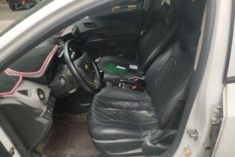 Used Chevrolet Aveo Sonic 2014 Sedan 1.4SL MT Comfort Edition Left Front Seat
