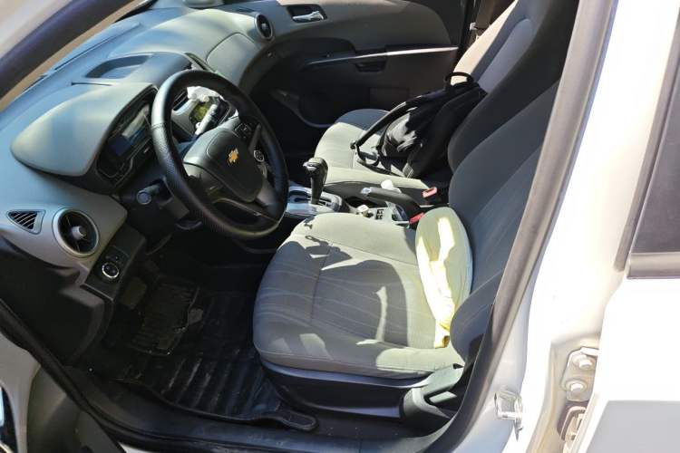 Used Chevrolet Aveo Sonic 2014 Sedan 1.4SE AT Comfort Edition Left Front Seat