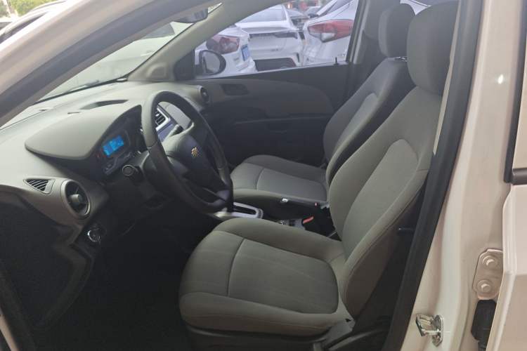Used Chevrolet Aveo Sonic 2014 Sedan 1.4SL AT Fashion Edition Left Front Seat