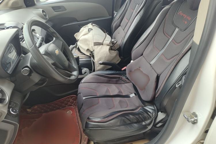 Used Chevrolet Aveo Sonic 2014 Sedan 1.4 SL MT Comfort Edition Left Front Seat