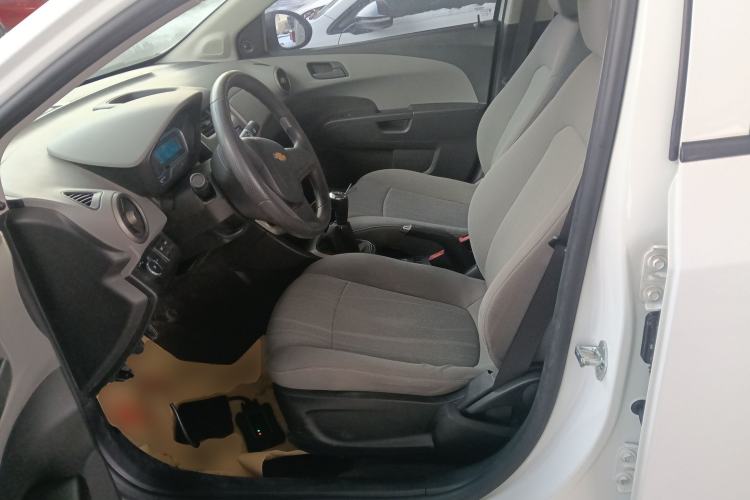 Used Chevrolet Aveo Sonic 2014 Sedan 1.4SL MT Comfort Edition Left Front Seat