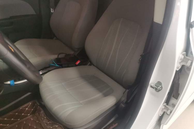 Used Chevrolet Aveo Sonic 2014 Sedan 1.4SL MT Comfort Edition Left Front Seat