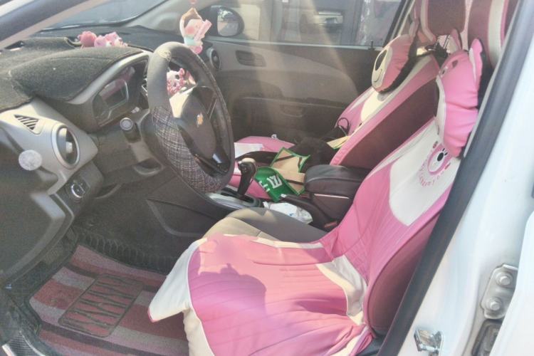 Used Chevrolet Aveo Sonic 2014 Sedan 1.4SL AT Stylish Sunroof Edition Left Front Seat