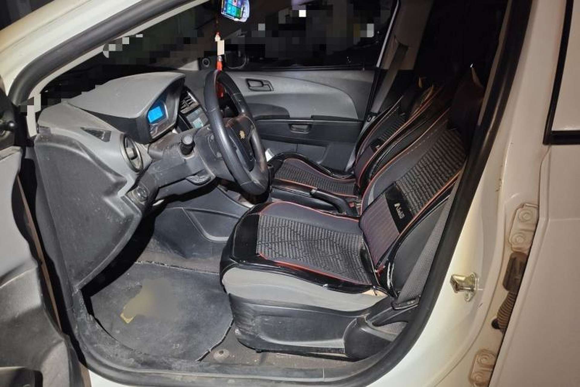 Used Chevrolet Aveo Sonic 2014 Sedan 1.4SL MT Comfort Edition Left Front Seat