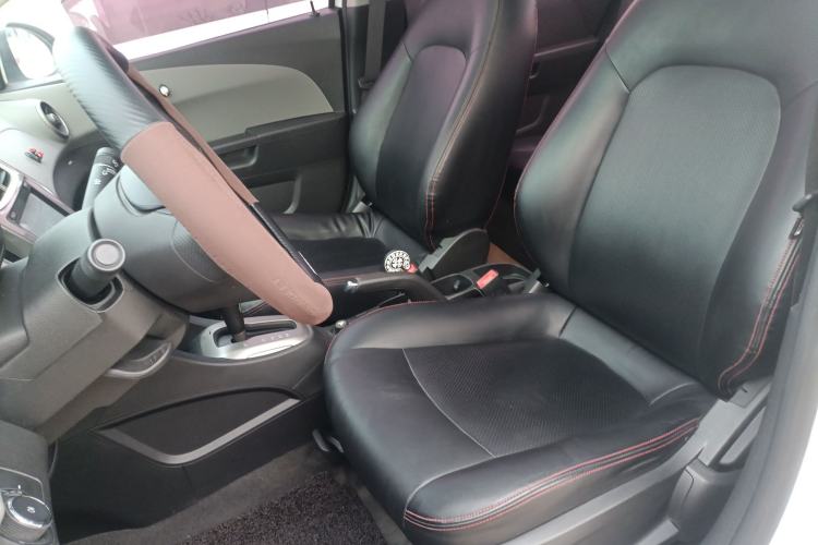 Used Chevrolet Aveo Sonic 2014 Sedan 1.4SL AT Stylish Sunroof Edition Left Front Seat