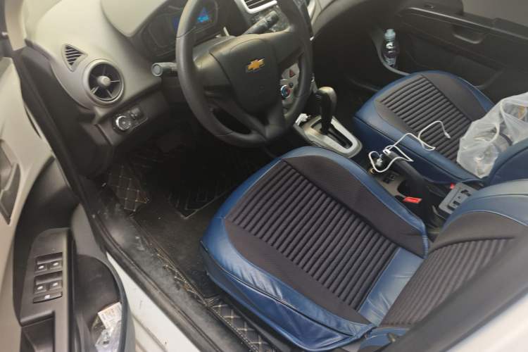 Used Chevrolet Aveo Sonic 2014 Sedan 1.4SL AT Stylish Sunroof Edition Left Front Seat