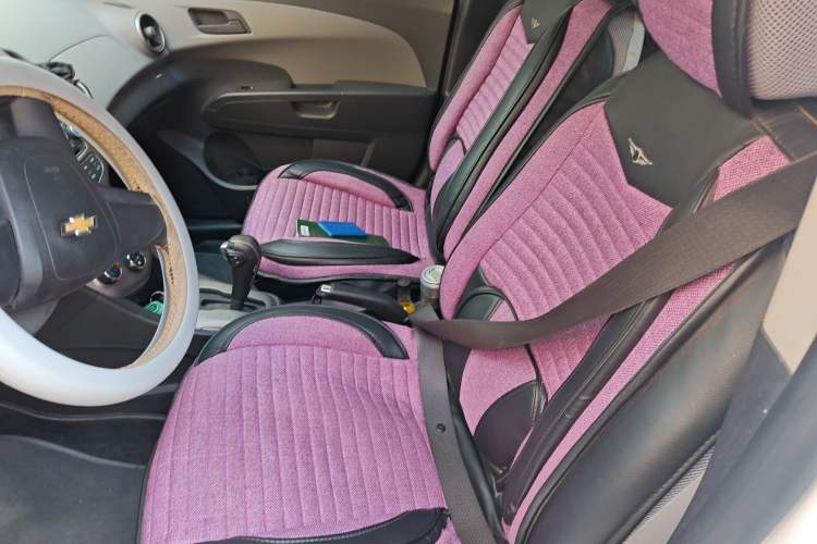 Used Chevrolet Aveo Sonic 2014 Sedan 1.4SL AT Fashion Edition Left Front Seat