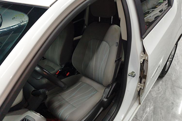 Used Chevrolet Aveo Sonic 2014 Hatchback 1.4SE AT Comfort Edition Left Front Seat