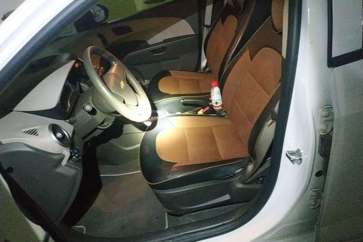 Used Chevrolet Aveo Sonic 2014 Sedan 1.4SL AT Fashion Edition Left Front Seat