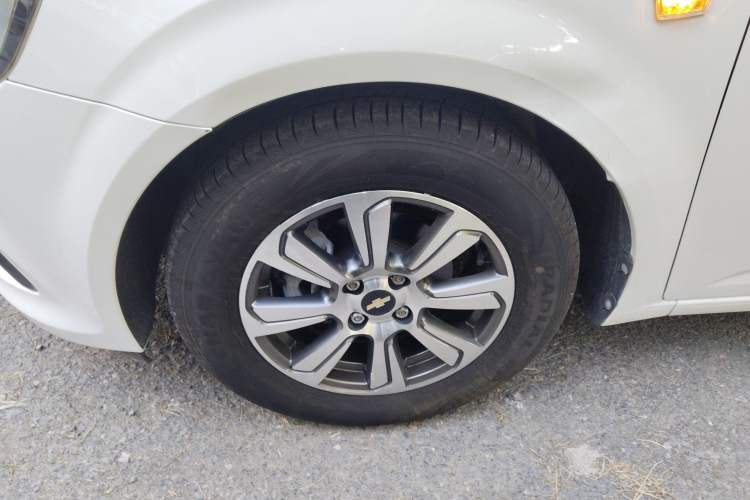 Used Chevrolet Aveo Sonic 2014 Sedan 1.4 SL MT Comfort Edition Left Front Wheel Hub