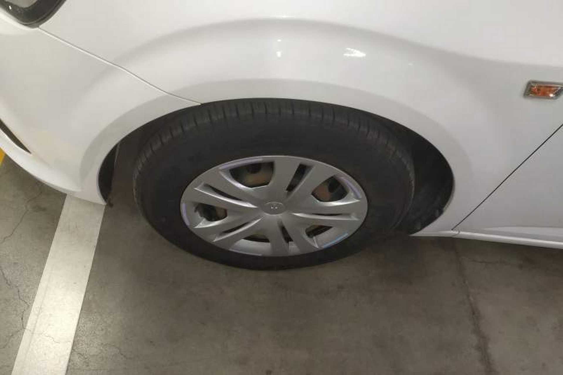 Used Chevrolet Aveo Sonic 2014 Sedan 1.4SL AT Stylish Sunroof Edition Left Front Wheel Hub