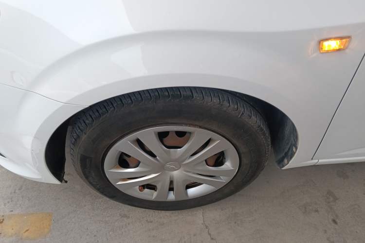 Used Chevrolet Aveo Sonic 2014 Sedan 1.4SL MT Comfort Edition Left Front Wheel Hub