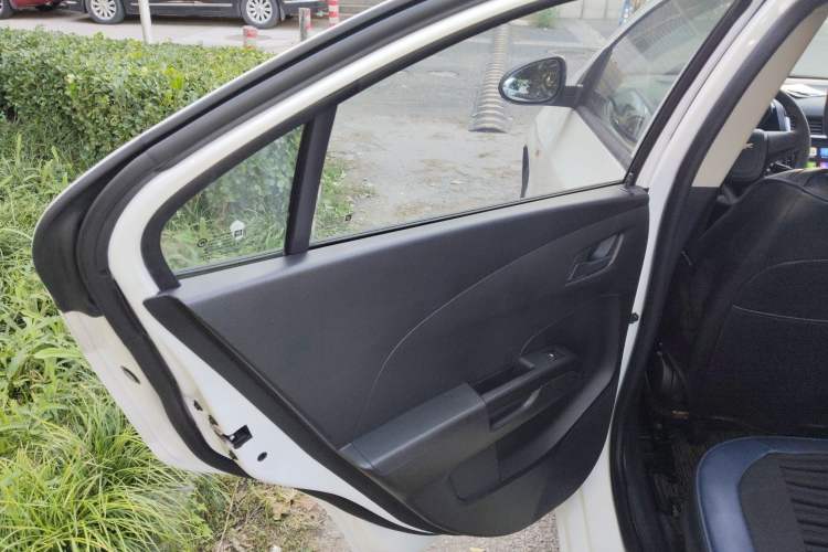 Used Chevrolet Aveo Sonic 2014 Sedan 1.4 SL MT Comfort Edition Left Rear Door Interior