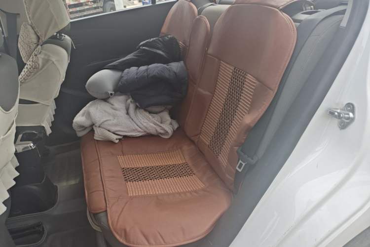 Used Chevrolet Aveo Sonic 2014 Sedan 1.4 SL MT Comfort Edition Left Rear Seat