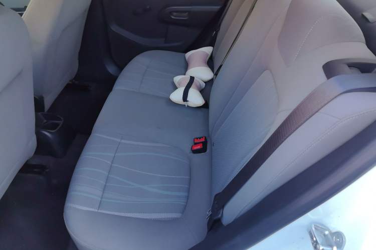 Used Chevrolet Aveo Sonic 2014 Sedan 1.4SL MT Comfort Edition Left Rear Seat