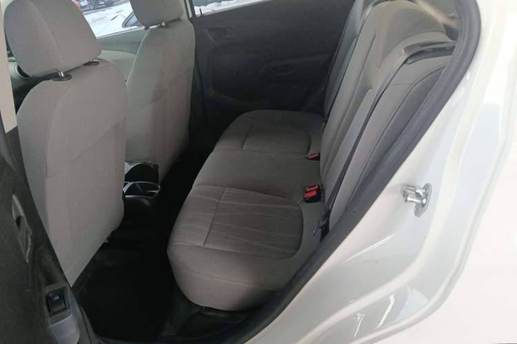 Used Chevrolet Aveo Sonic 2014 Sedan 1.4SL MT Comfort Edition Left Rear Seat