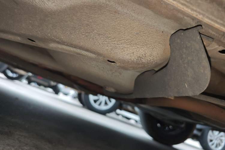 Used Chevrolet Aveo Sonic 2014 Sedan 1.4SL AT Fashion Edition Left Side Sill