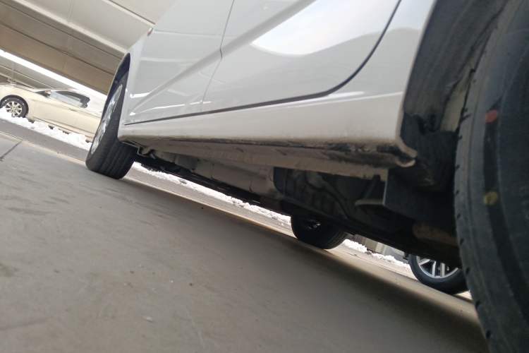 Used Chevrolet Aveo Sonic 2014 Sedan 1.4SL MT Comfort Edition Left Side Sill