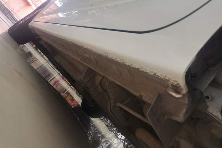 Used Chevrolet Aveo Sonic 2014 Sedan 1.4SL MT Comfort Edition Left Side Sill