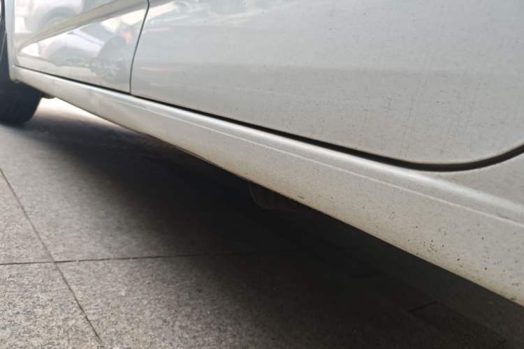 Used Chevrolet Aveo Sonic 2014 Sedan 1.4SL AT Stylish Sunroof Edition Left Side Sill