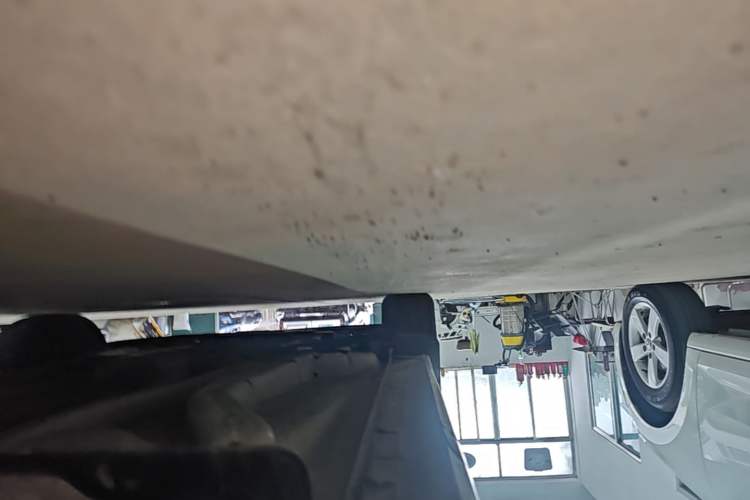 Used Chevrolet Aveo Sonic 2014 Sedan 1.4SL AT Fashion Edition Left Side Sill