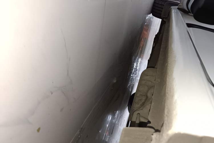 Used Chevrolet Aveo Sonic 2014 Hatchback 1.6 SX AT Fashion Edition Left Side Sill
