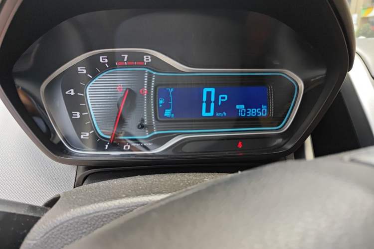 Used Chevrolet Aveo Sonic 2014 Sedan 1.4SL AT Fashion Edition Odometer Close Up