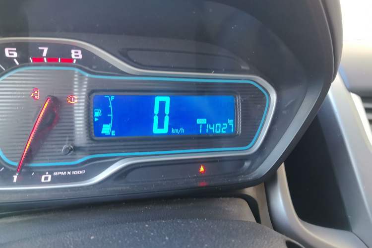 Used Chevrolet Aveo Sonic 2014 Sedan 1.4SL MT Comfort Edition Odometer Close Up