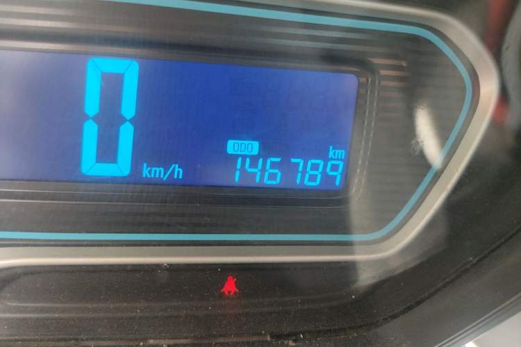 Used Chevrolet Aveo Sonic 2014 Sedan 1.4SL MT Comfort Edition Odometer Close Up