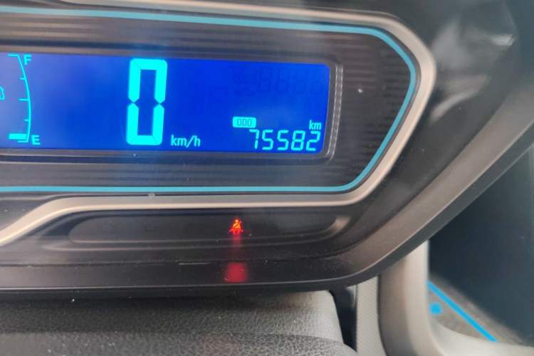 Used Chevrolet Aveo Sonic 2014 Sedan 1.4SL MT Comfort Edition Odometer Close Up