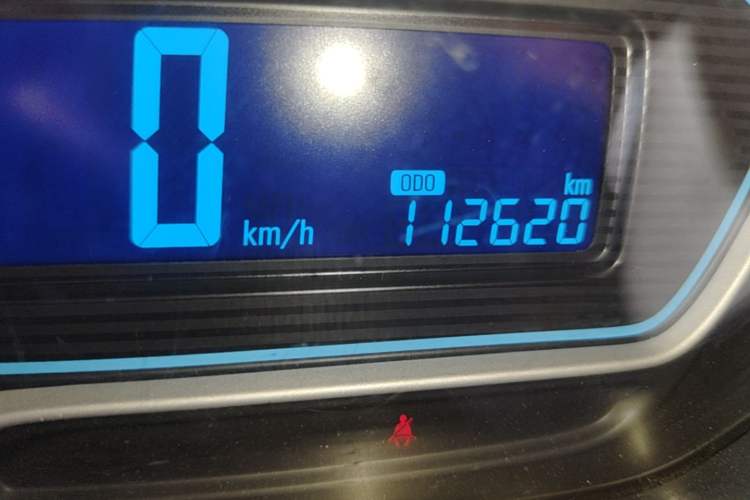 Used Chevrolet Aveo Sonic 2014 Sedan 1.4 SL MT Comfort Edition Odometer Close Up
